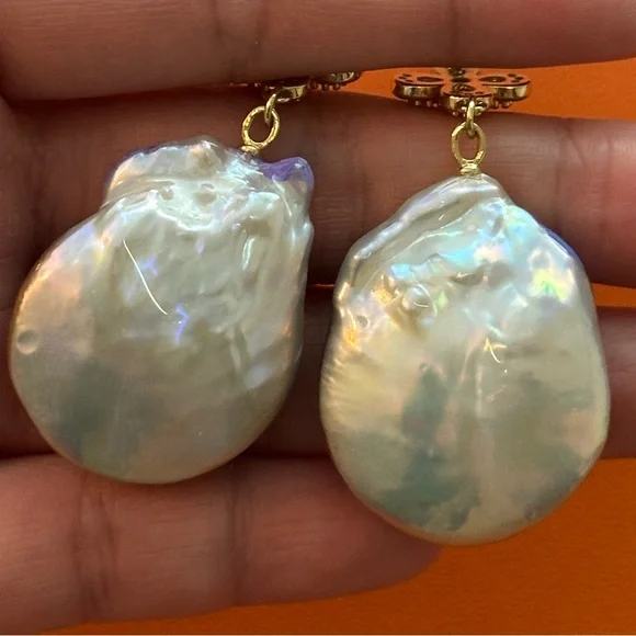 Unique hand-drawn earrings, Cats in purple flowers - Picture 6 of 7